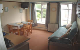 Apartment 4 Lounge